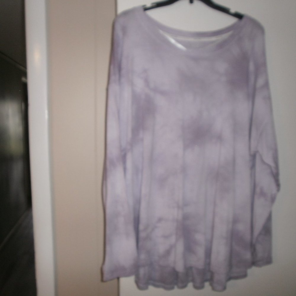 Woman's Calvin Klien active wear top lavender 2X